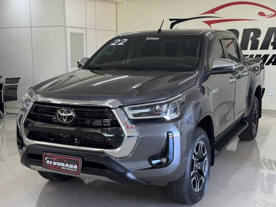 TOYOTA HILUX 2.8 D-4D TURBO DIESEL CD SRX 4X4 AUTOMÁTICO TOYOTA HILUX 2.8 D-4D TURBO DIESEL CD SRX 4X4 AUTOMÁTICO